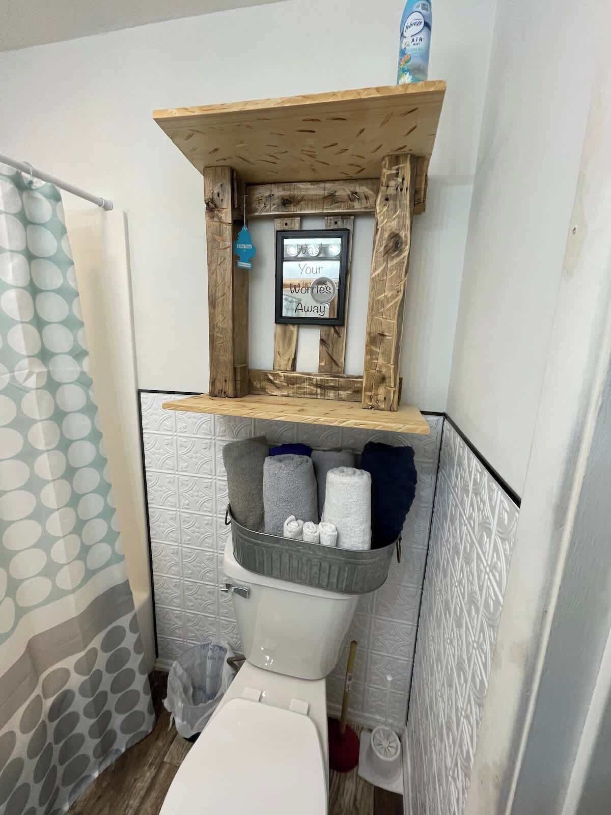 Handtücher, Seife, Shampoo, Toilettenpapier