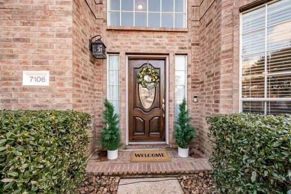 Wiley House Bed and Breakfast - Huffman, TX