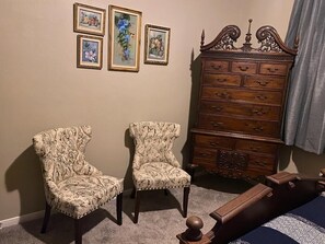 Melody Room, Queen Bed, Non-Smoking