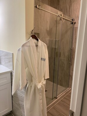 Ashley Street Room, King Bed, Non-Smoking | 遮光窗簾/窗簾、隔音、熨斗/熨衫板、免費 Wi-Fi