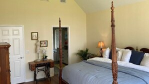 Stitches Suite, King Bed, Non-Smoking