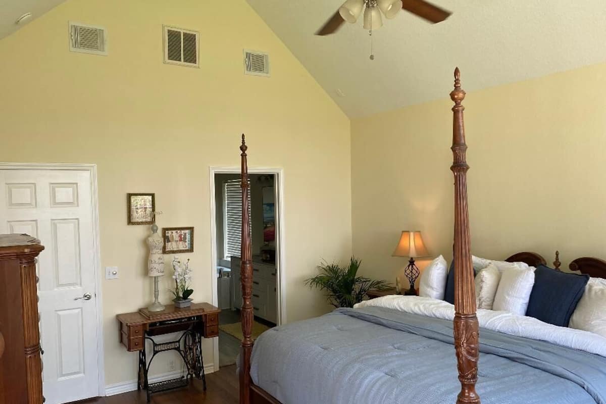 Stitches Suite, King Bed, Non-Smoking | 1 bedroom, blackout drapes, soundproofing, iron/ironing board