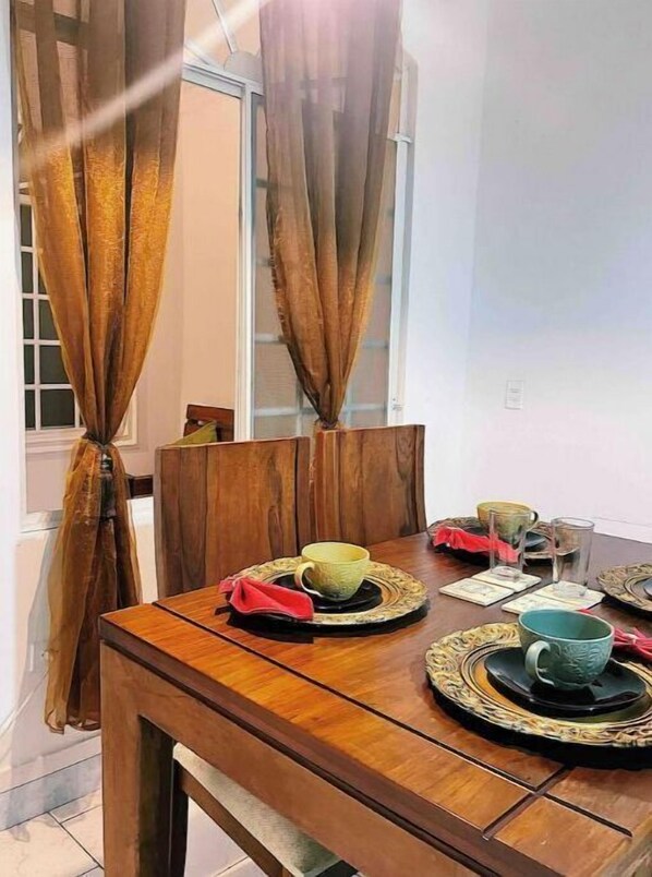 Dining - Suite 2 Amoblada en Casa Mila (Santo Domingo)