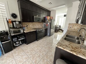 Kühlschrank, Mikrowelle, Geschirrspüler