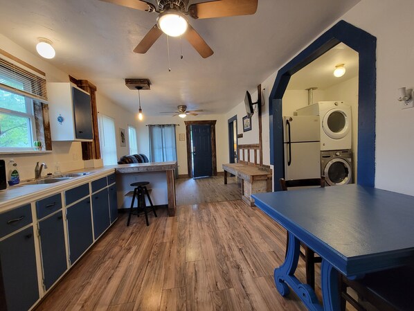 Paper towels - Cozy private cottage only 2 miles to downtown & ATT center (San Antonio)