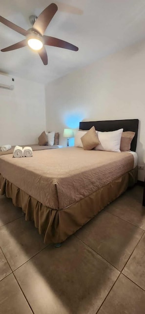 Deluxe-Dreibettzimmer | Kostenloses WLAN, Bettwäsche