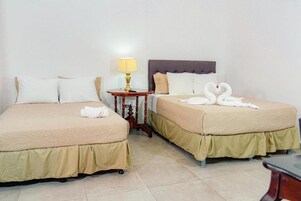 Deluxe Quadruple Room | Free WiFi, bed sheets