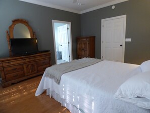 3 habitaciones, tabla de planchar con plancha, wifi y ropa de cama