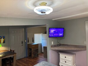 Interior - Cute Cozy Private Tiny Home 2 miles to downtown (San Antonio)