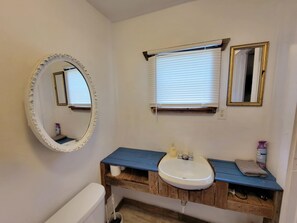 Dusche, Haartrockner, HandtĂŒcher, Seife