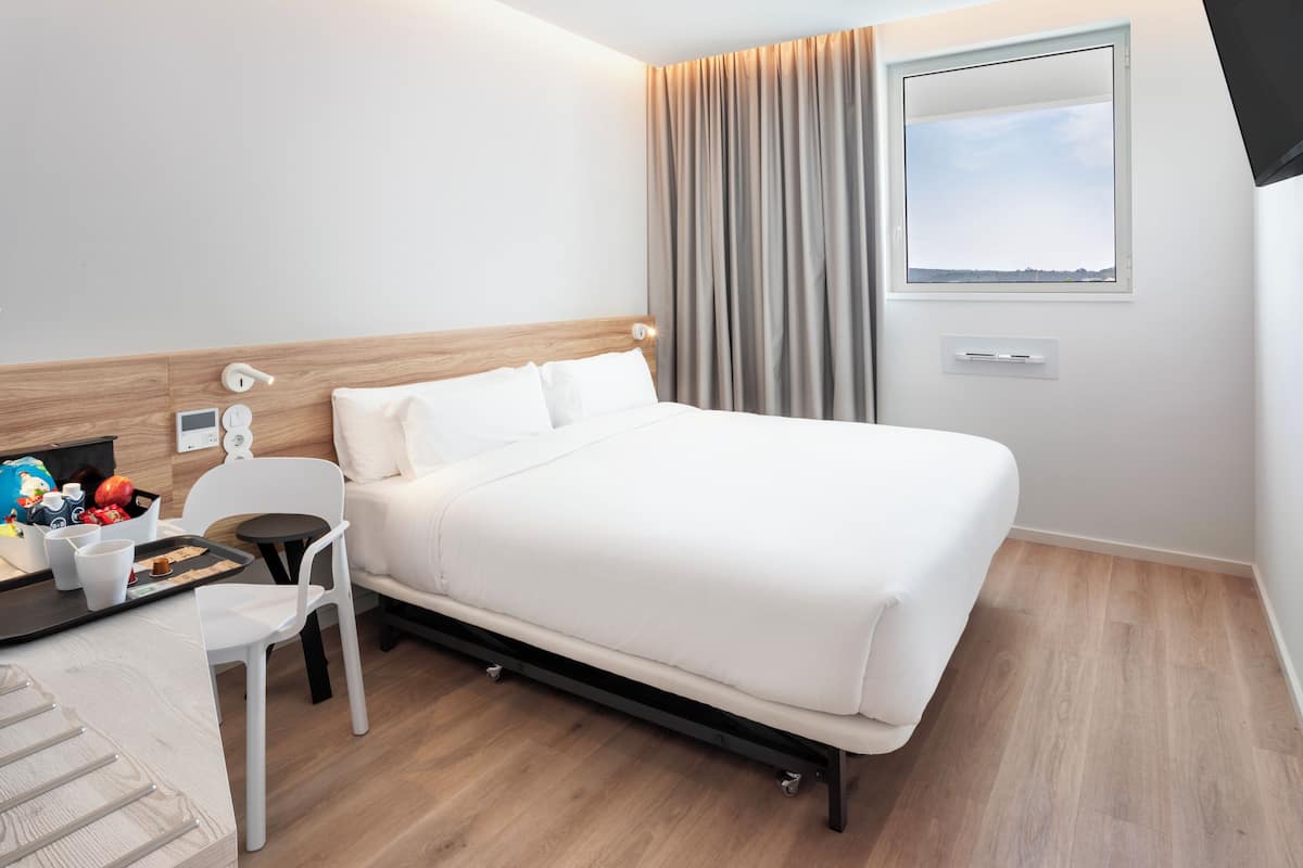 Quarto casal premier | 1 quarto, frigobar, cofres nos quartos, escrivaninha