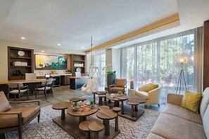 Living area - One of Marriott's best Ocean Front resorts. Ocean front location. (Hilton Head Island)