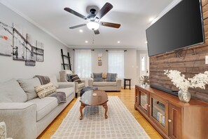 Smart-TV, Kamin, DVD-Player, Tischfußball