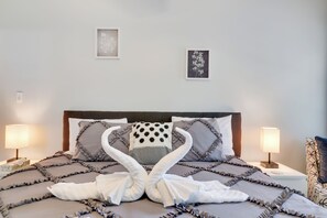 4 Schlafzimmer, Schreibtisch, Bügeleisen/Bügelbrett, Reisekinderbett