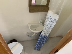 Dusche, Regendusche, Handtücher, Toilettenpapier