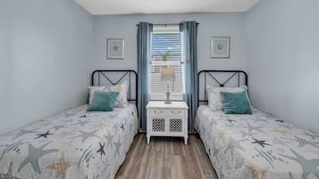 2 bedrooms, desk, iron/ironing board, WiFi
