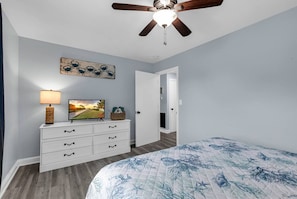 2 bedrooms, desk, iron/ironing board, WiFi