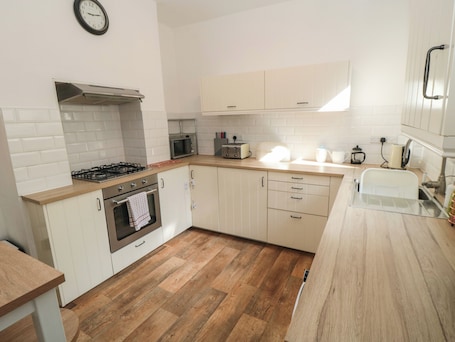 Refrigerador, lavavajillas, tetera/pava eléctrica, tostadora