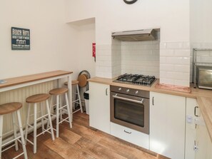 Kühlschrank, Geschirrspüler, Wasserkocher, Toaster