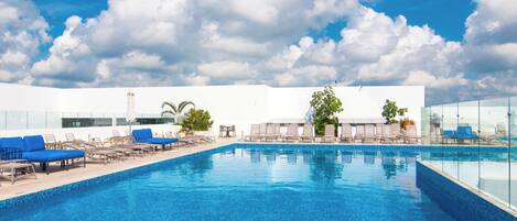 4 piscines extérieures