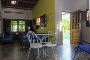 Outdoor dining - Casa Caribe house with pool on one of the most beautiful beaches in Maragogi-Alagoas. (Maragogi)
