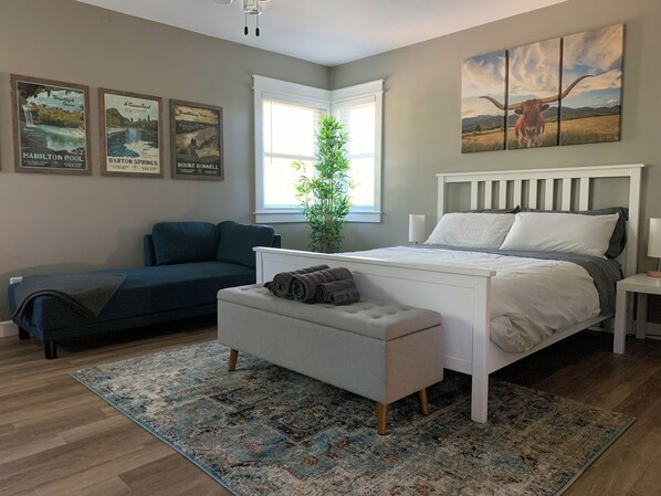 Coffre-fort, bureau, fer et planche à repasser, accès au Wi-Fi (inclus)