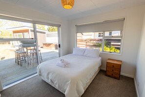 3 bedrooms, free WiFi, bed sheets - Starry Skies Cottage, Twizel (Twizel)