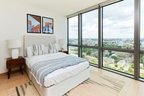 2 bedrooms, laptop workspace, iron/ironing board, free WiFi - The Canary Wharf Place - Stunning 2bdr Flat (London)