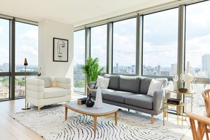 公寓 (2 Bedrooms) | 起居區 | 37-吋電視，提供有線頻道