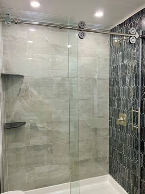 Hair dryer - GOTL - Hot Tub - Wine Tours - Sunset Vacation Rentals (Geneva)