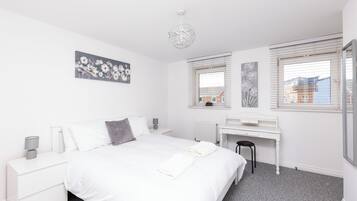 5 bedrooms, iron/ironing board, WiFi, bed sheets