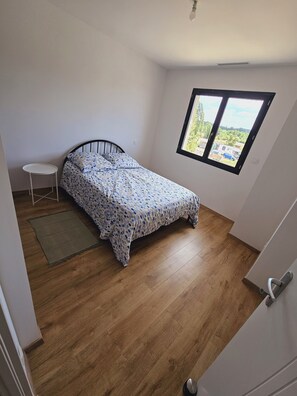3 chambres, fer et planche à repasser, Wi-Fi gratuit