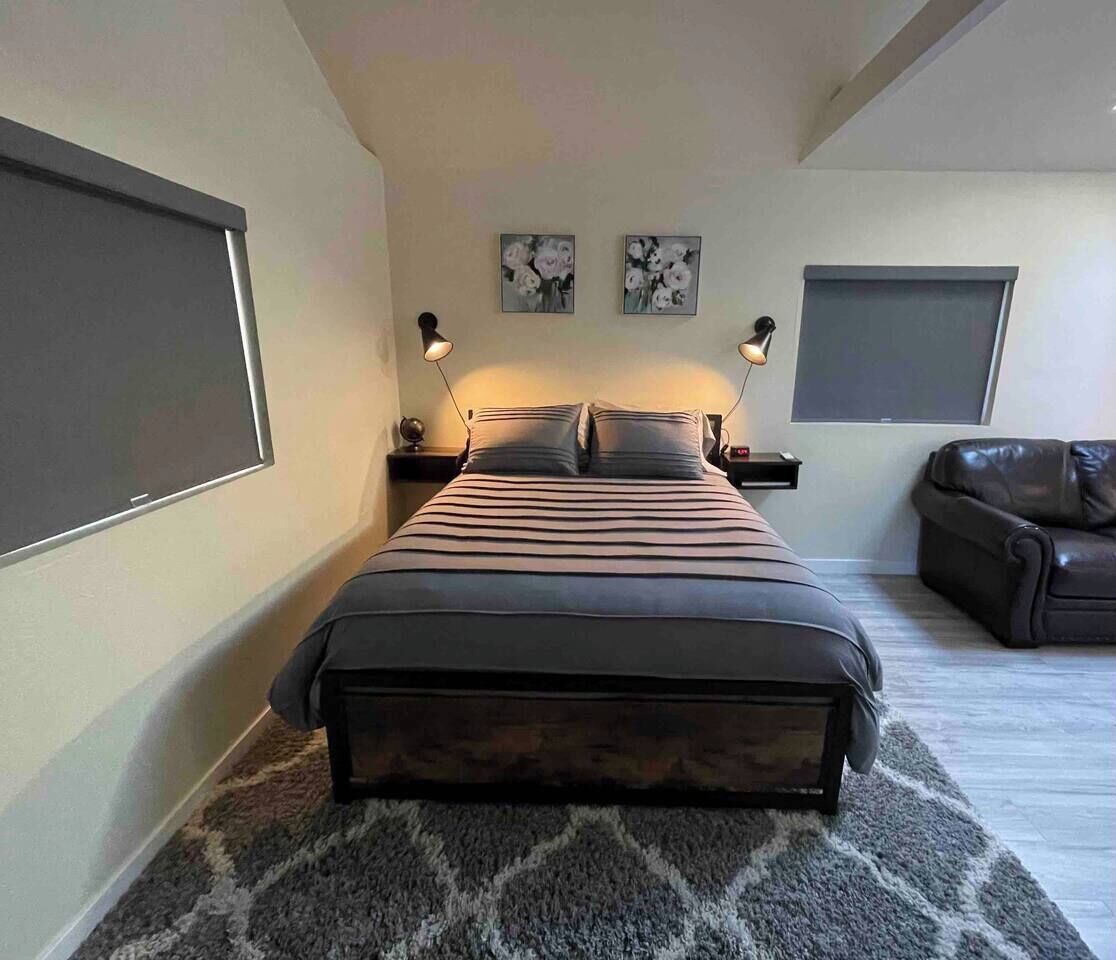 Iron/ironing board, free WiFi, bed sheets