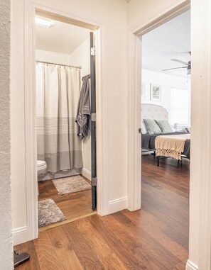 3 habitaciones, tabla de planchar con plancha y wifi gratis