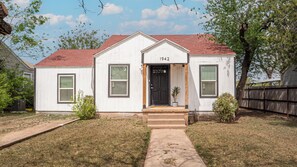 Exterior - Great worker's housing. (Abilene)