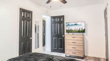 2 bedrooms, iron/ironing board, free WiFi