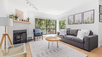 Powderview 12 | Living area | 40-inch Smart TV with cable channels, fireplace
