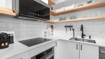 Powderview 12 | Private kitchen | Full-size fridge, microwave, oven, stovetop