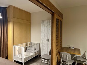 1 bedroom, desk, iron/ironing board, WiFi