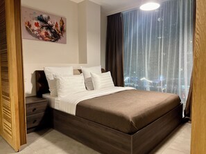 1 bedroom, desk, iron/ironing board, WiFi