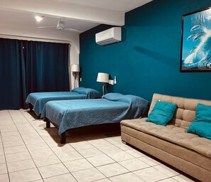1 habitación, tabla de planchar con plancha, wifi y ropa de cama 