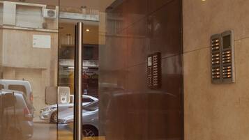 住宿正面 (夜晚)