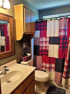 Hair dryer, towels, soap, shampoo - Beautiful & Cozy Mountain Cabin- less than 5 mins to Burro Street (Mayhill)