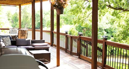 Lake Oasis w/Pool, Hot tub, Gym