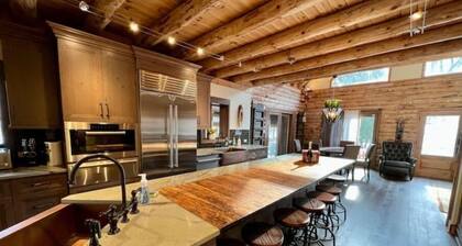 Treehouse Retreat on the River