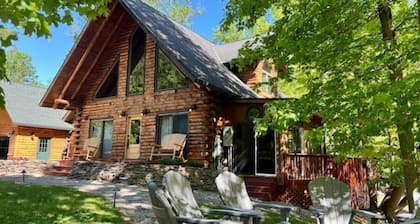 Treehouse Retreat on the River