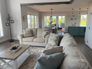 Smart TV, fireplace, video games, DVD player - Beautiful waterfront vacation home near Cavendish. Sleeps 10. (Green Gables)