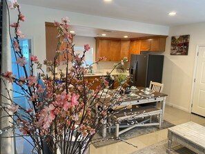 Dining - Disneyland/ Anaheim Convention Center/Little Saigon/Knott  3 bedrooms 3 baths  (Midway City)