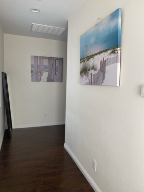 Interior - Disneyland/ Anaheim Convention Center/Little Saigon/Knott  3 bedrooms 3 baths  (Midway City)