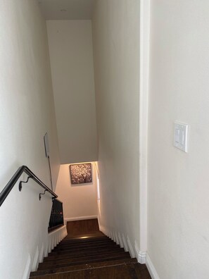 Interior - Disneyland/ Anaheim Convention Center/Little Saigon/Knott  3 bedrooms 3 baths  (Midway City)
